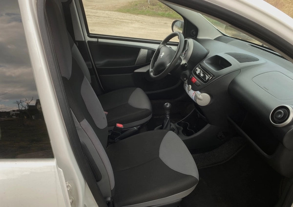 Peugeot 107 cena 13900 przebieg: 81000, rok produkcji 2013 z Szklarska Poręba małe 137